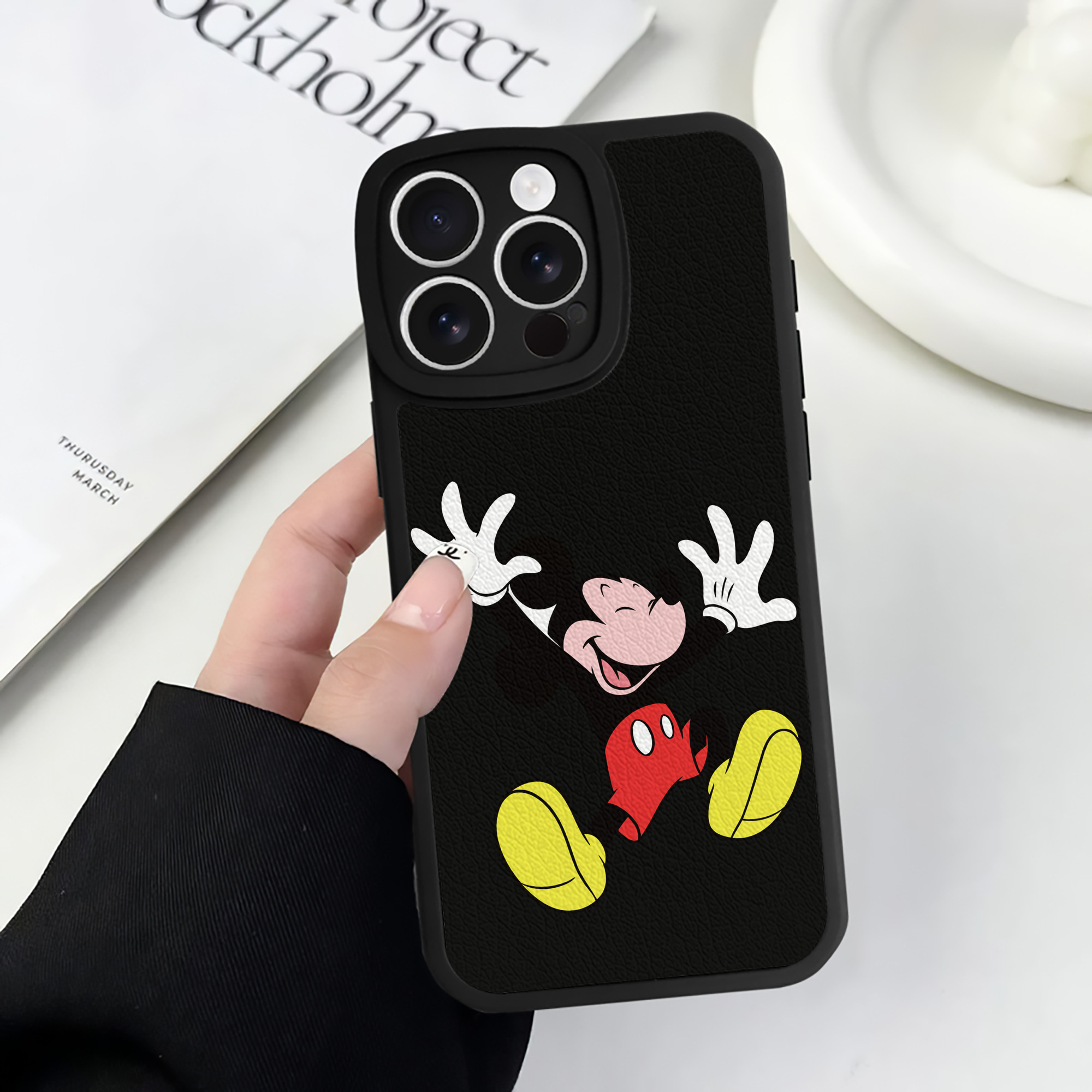 （画像用） ミッキーマウス Mickey Mouse 【iPhone 16シリーズ対応】シリコンスマホケース（レザー調） 材質：シリコン